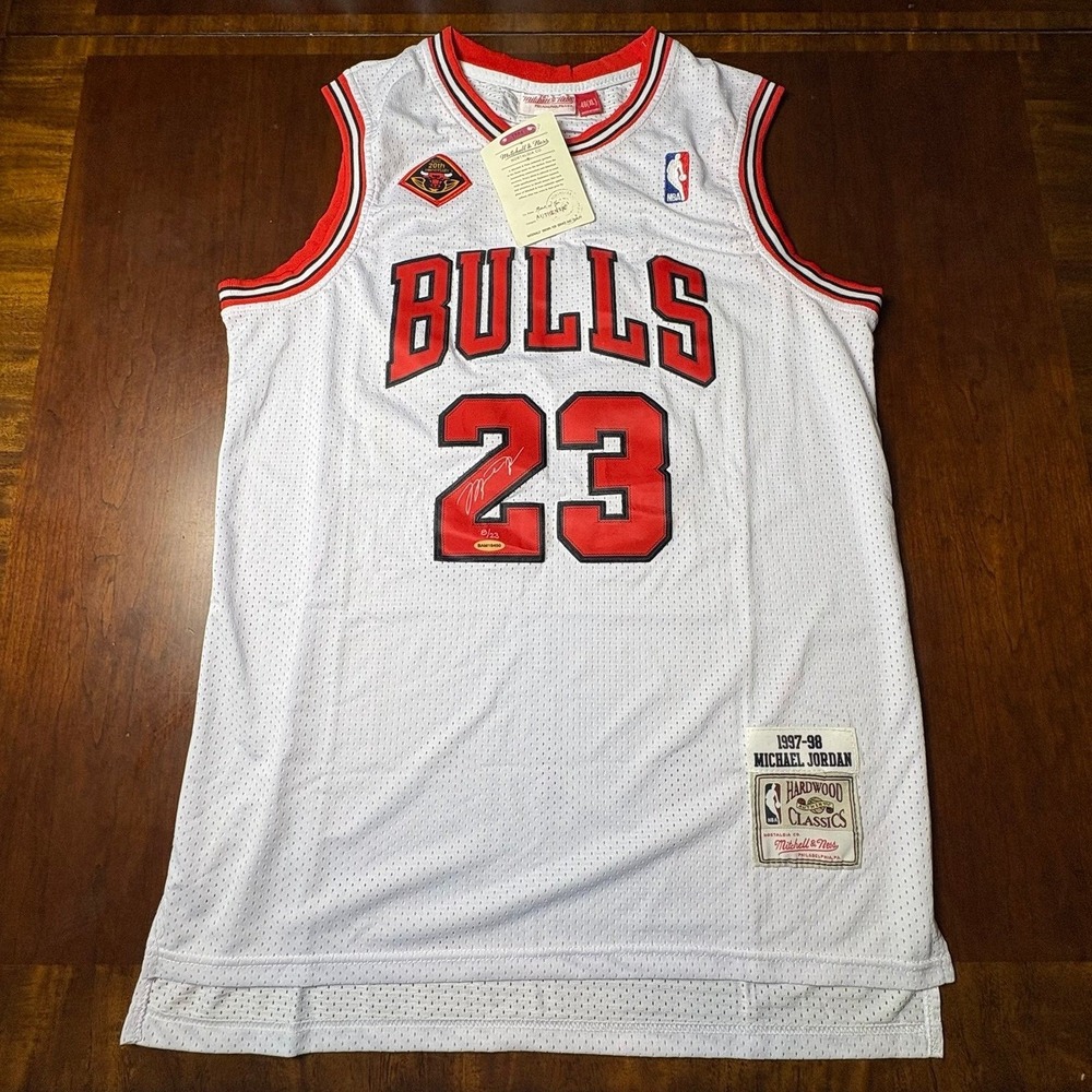 Mitchell & Ness Michael Jordan Bulls 1997-98 Jersey 48/XL Printed Auto